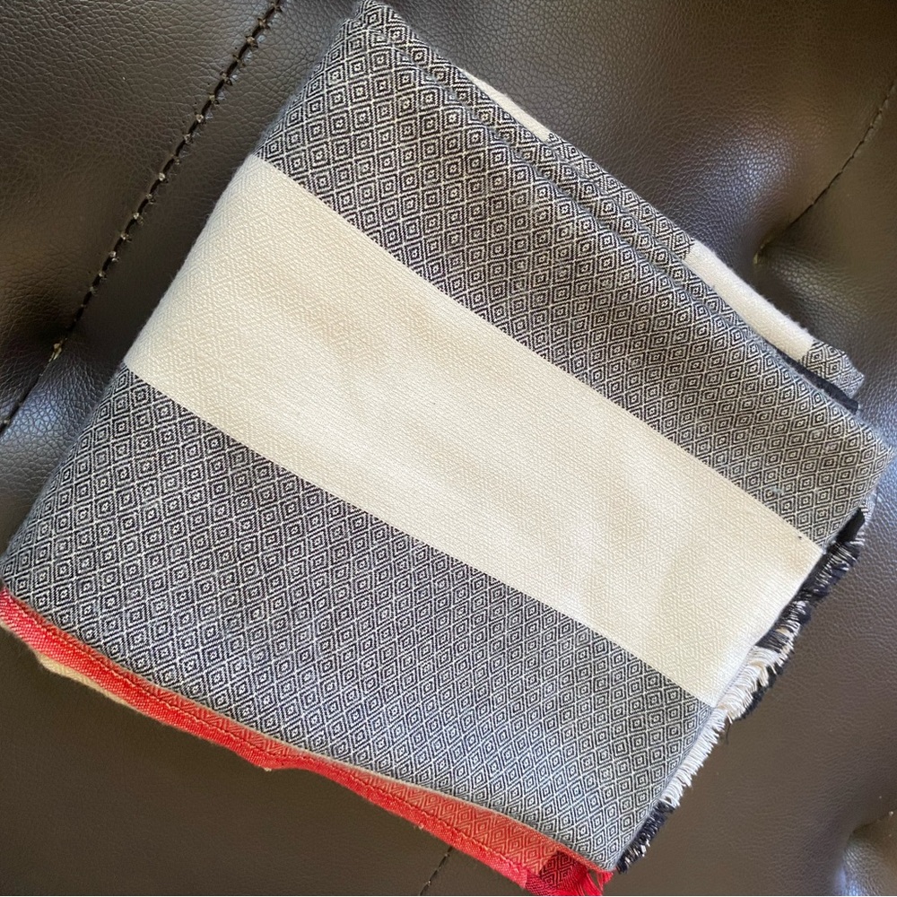 Burberry Black and Red Patterned Scarf - Picture 5 of 5